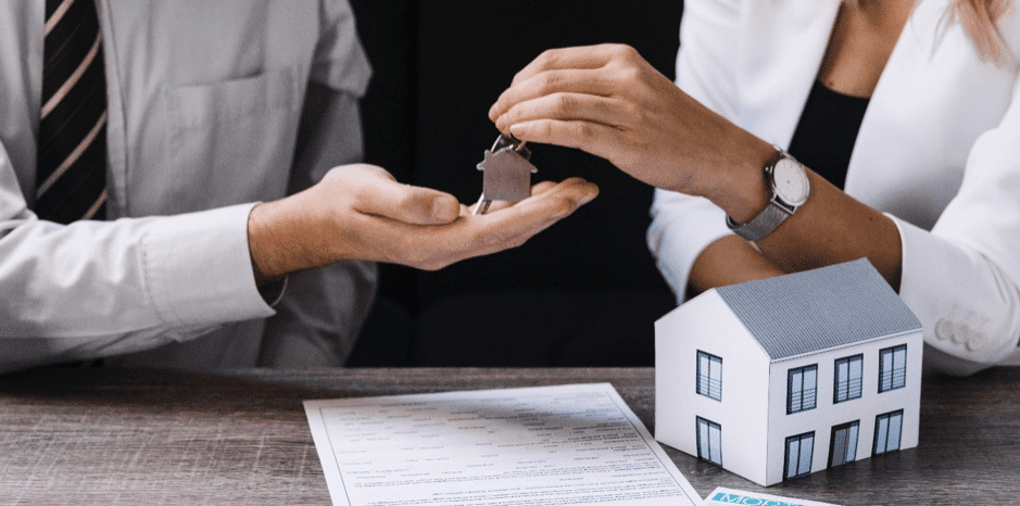 how agents use sms to reach buyers faster